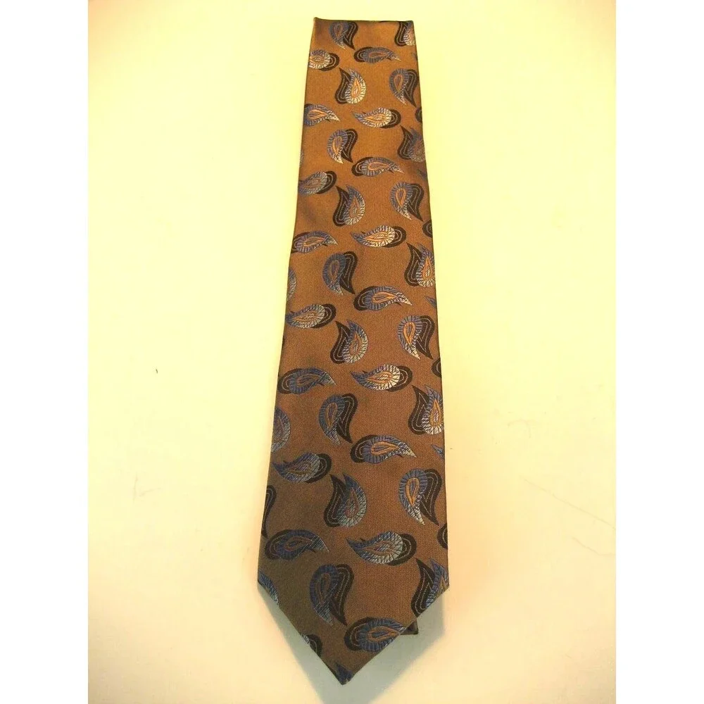 NWOT Pravata 100% Microfibre Geometric  Design Necktie